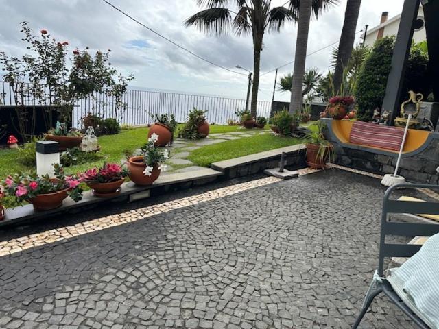 Zeza'S Garden Villa Calheta  Buitenkant foto